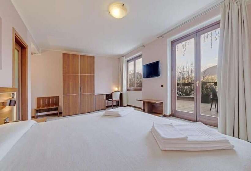 Полулюкс Вид на Озеро, Grotto Bagat