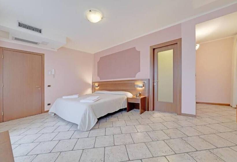 Полулюкс Вид на Озеро, Grotto Bagat