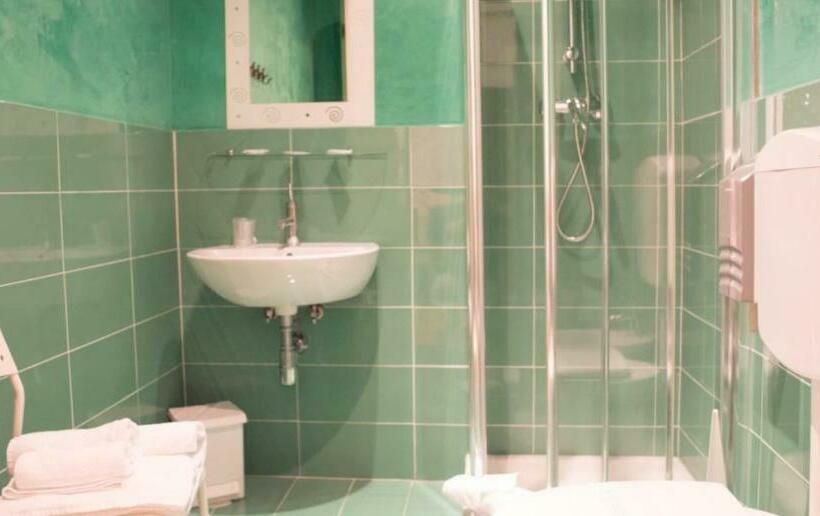 标准单人间, Guerrini