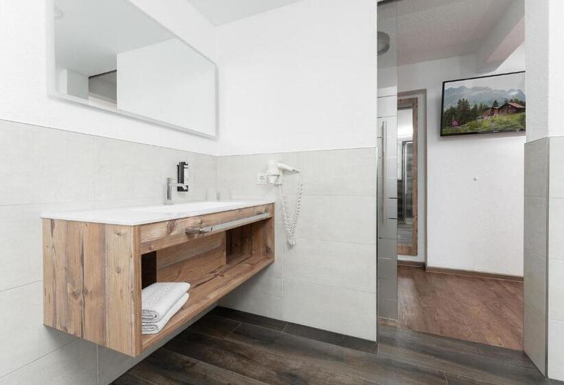 Трехместный Номер Стандарт с Балконом, Haus Margret