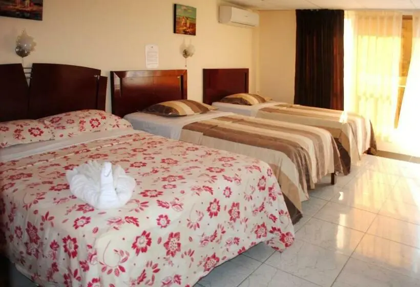 スタンダード4人部屋, Hostal Antares