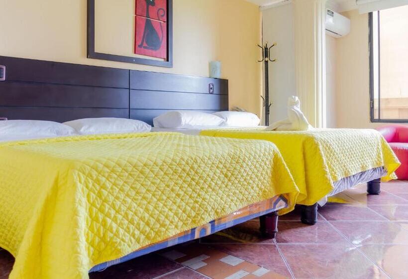 스탠다드 룸 더블 침대 2개, Hostal Antares