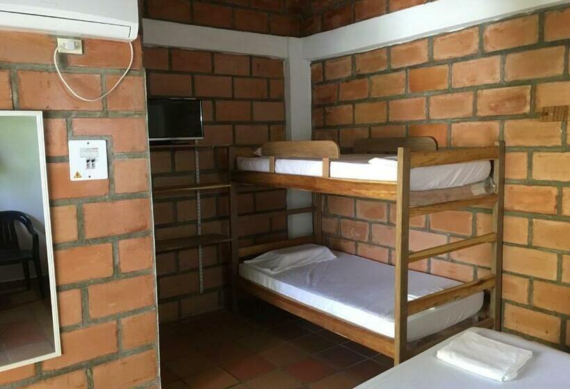 חדר סטנדרט לארבעה, Pizzeria Opera Tolú