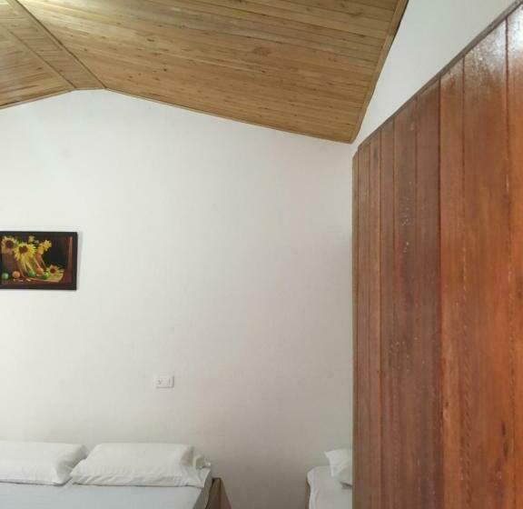 חדר סטנדרט לשלושה עם מרפסת, Pizzeria Opera Tolú