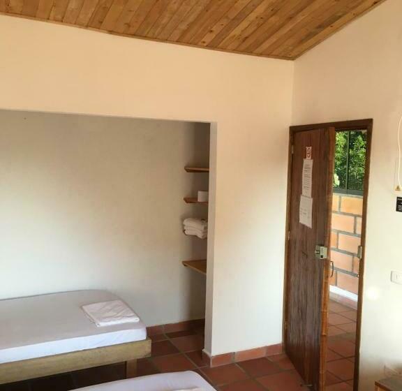 חדר סטנדרט לשלושה עם מרפסת, Pizzeria Opera Tolú