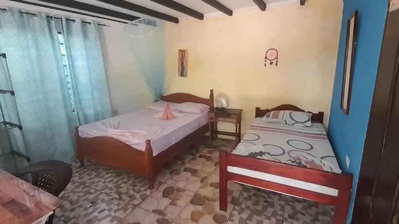 标准三人间, Cabinas Del Mar