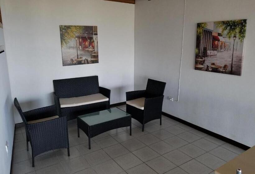 جناح ديلوكس, Monte Campana Escazu