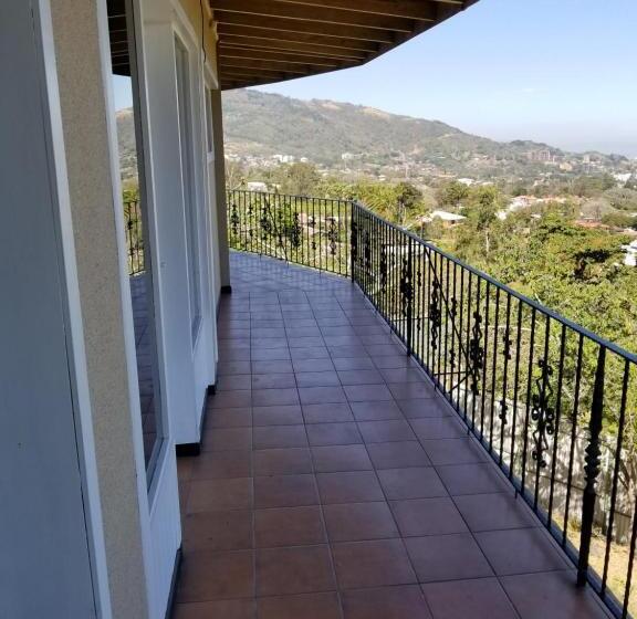 جناح ديلوكس, Monte Campana Escazu