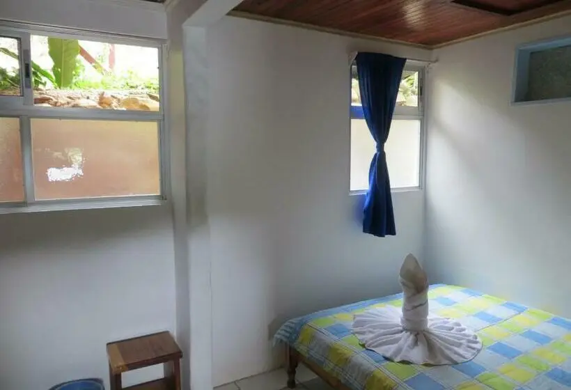 バスルーム共有のトリプルスタンダード, Cabinas Nuestra Kasa