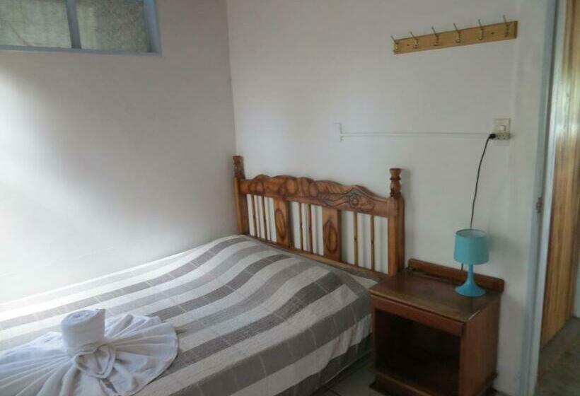 חדר סטנדרט לשלושה עם חדר אמבטיה משוף, Cabinas Nuestra Kasa