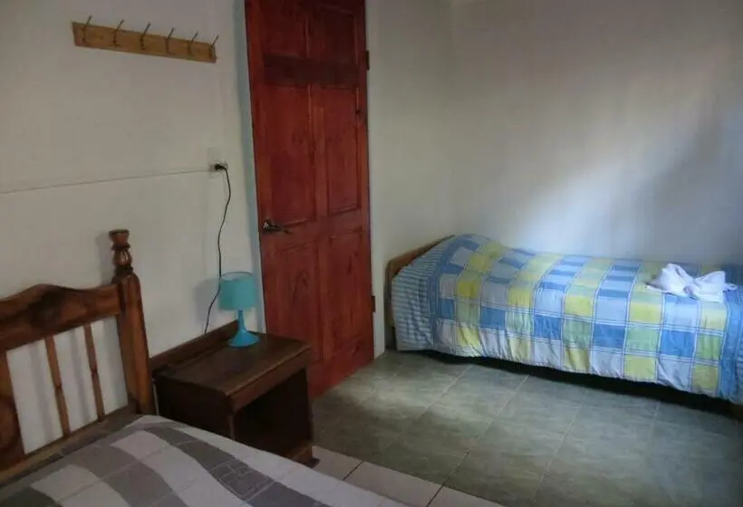 バスルーム共有のトリプルスタンダード, Cabinas Nuestra Kasa