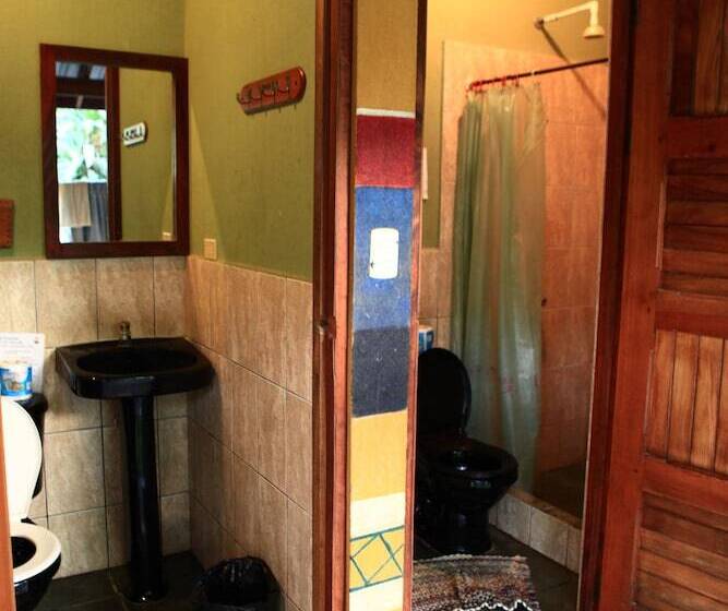 اتاق استاندارد سه تخته با سرویس بهداشتی مشترک, Casa Zen