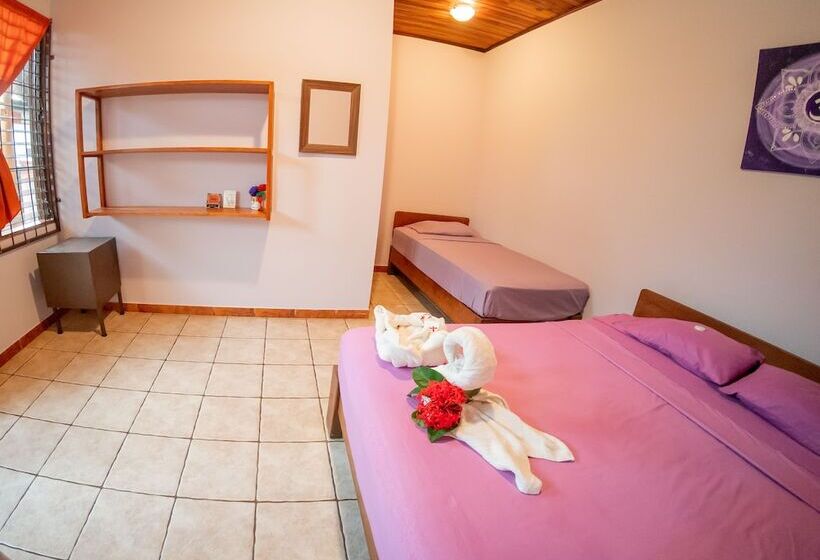 اتاق استاندارد سه تخته با سرویس بهداشتی مشترک, Casa Zen