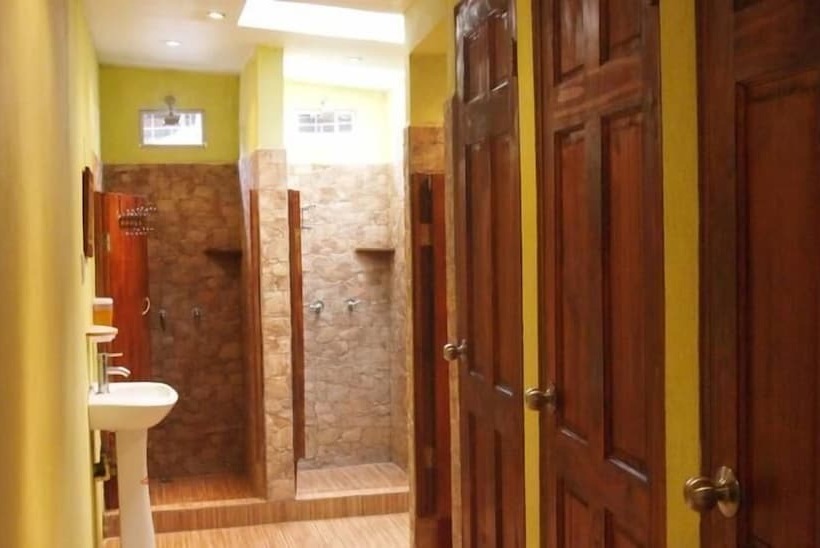 スタンダードルーム, Coral Reef Surf Hostel And Camp