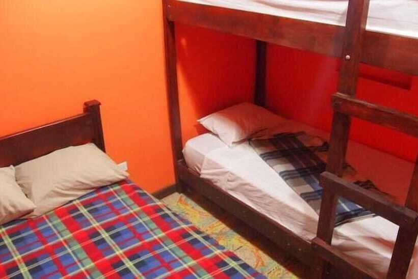 バスルーム共同エコノミー4人部屋, Coral Reef Surf Hostel And Camp