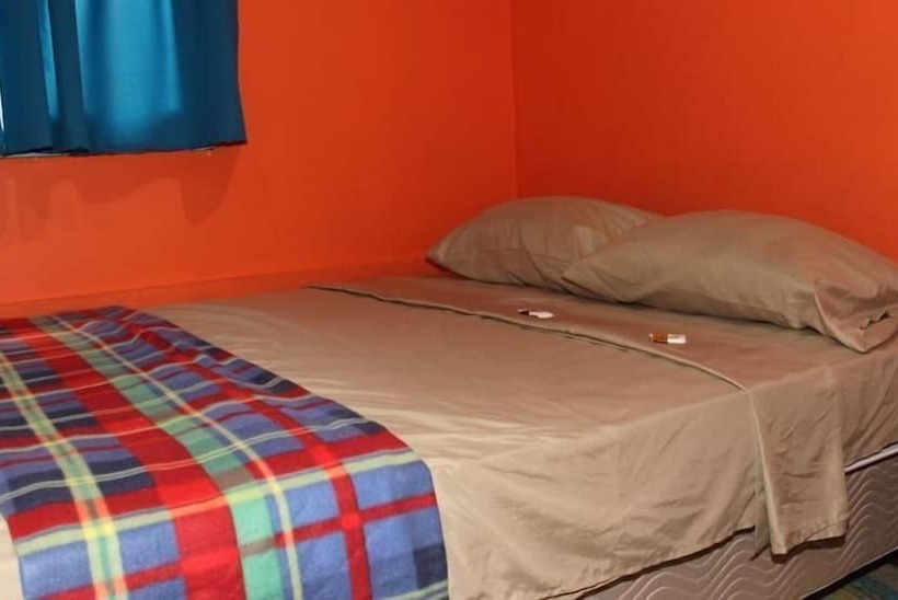 バスルーム共同エコノミー4人部屋, Coral Reef Surf Hostel And Camp