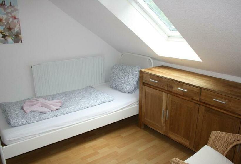 غرفة أساسية ثلاثية, Apartmenthaus Seestern