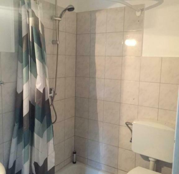 غرفة أساسية ثلاثية, Apartmenthaus Seestern