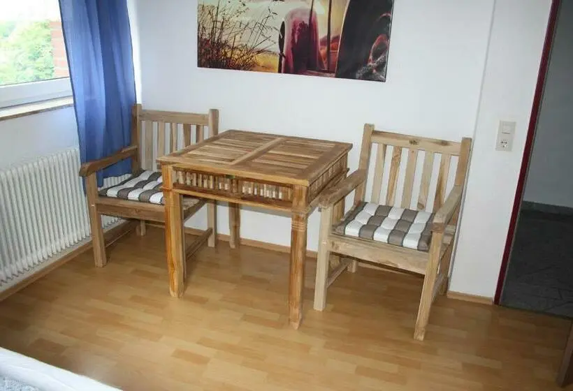 Basic Kolmen Hengen Huone, Apartmenthaus Seestern