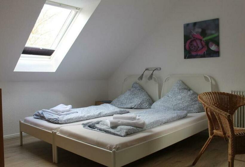 غرفة أساسية ثلاثية, Apartmenthaus Seestern