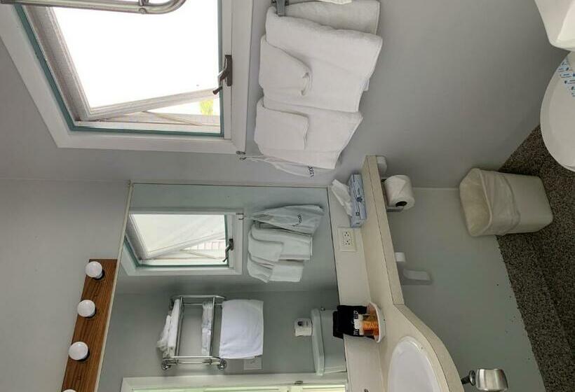 エコノミー４人部屋, Beachfront Inn