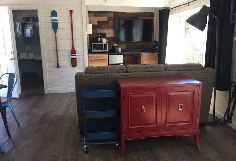 ファミリールーム, Beachfront Inn