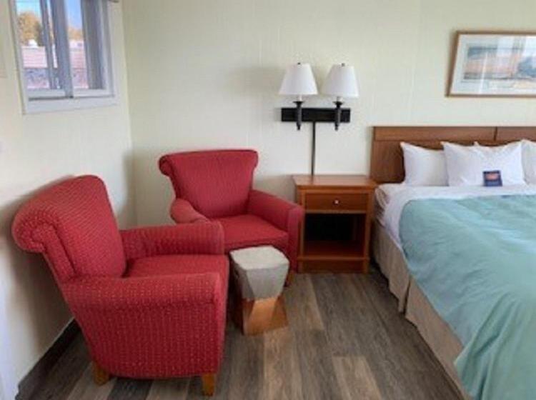 Семейный Номер, Beachfront Inn