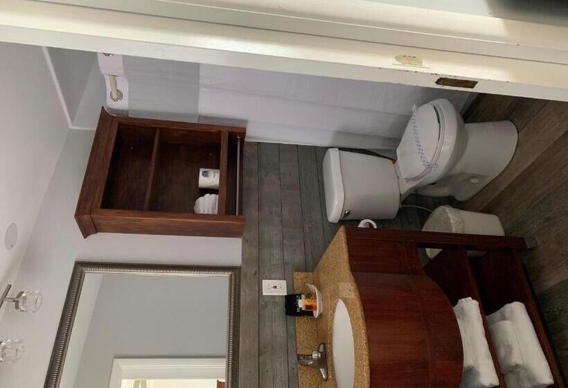 ジュニアスイート, Beachfront Inn