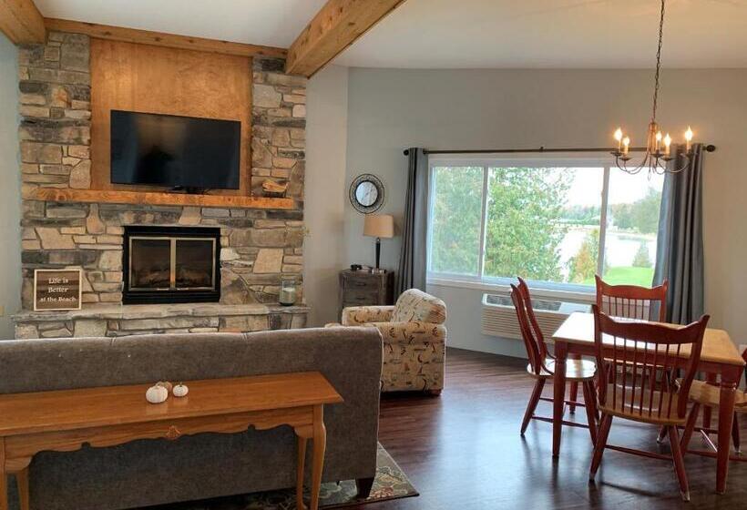 キングサイズベッドのデラックススイート, Beachfront Inn