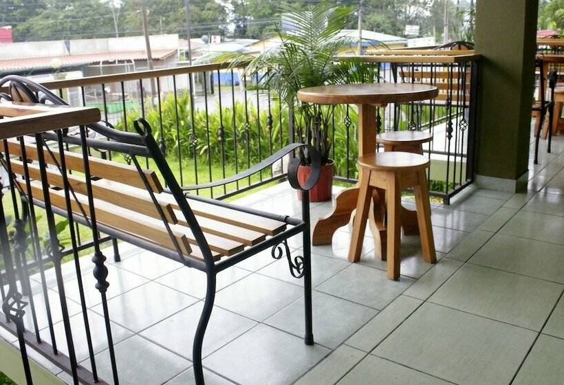 חדר בסיסי, Fas B&b