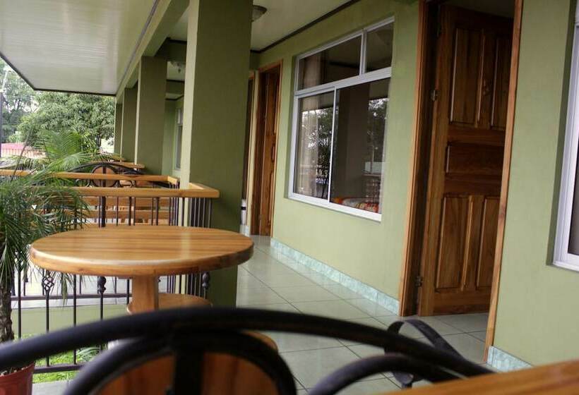 חדר בסיסי, Fas B&b