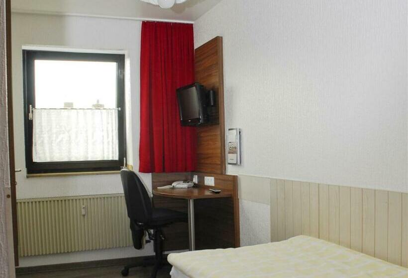 스탠다드 싱글 룸, Fassbender