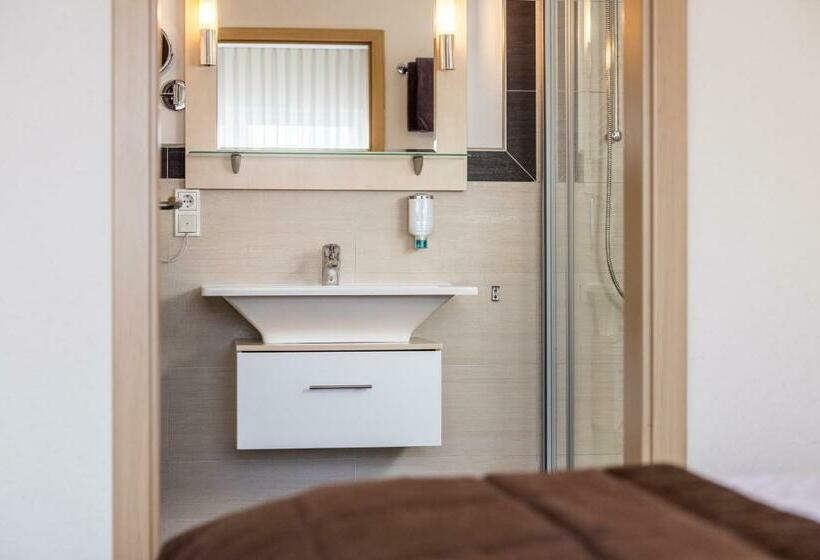 Полулюкс, Germania