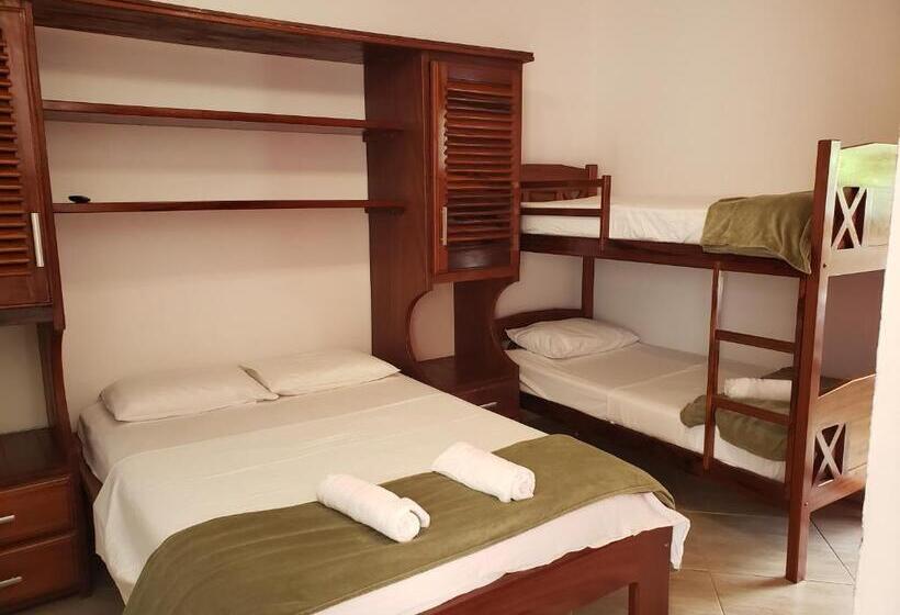 4인용 스탠다드 룸, Hospedaria Vitória Mar