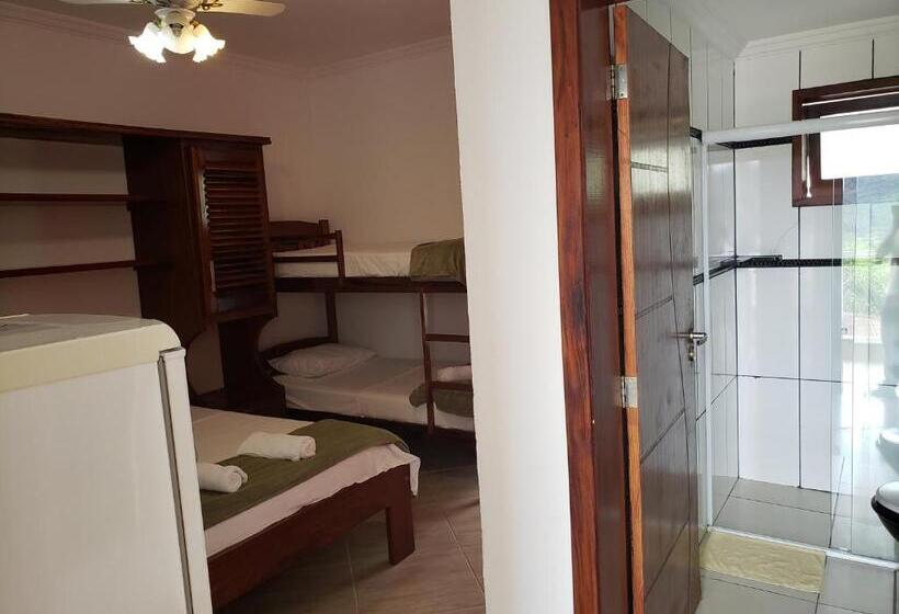 4인용 스탠다드 룸, Hospedaria Vitória Mar