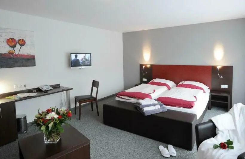 Standard Neljän Hengen Huone, Landhotel Gasthof Krone