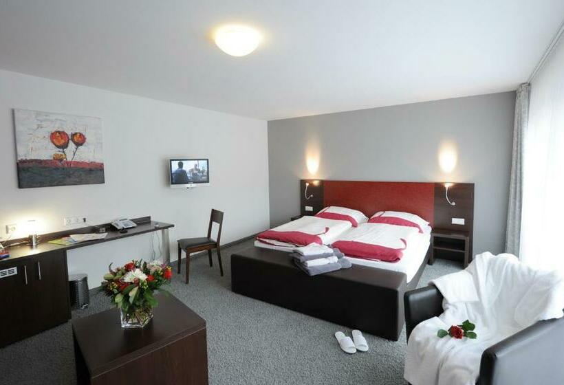 Номер Стандарт Трехместный, Landhotel Gasthof Krone