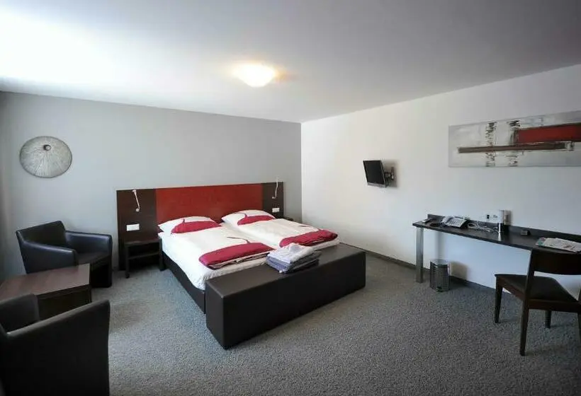 Standard Neljän Hengen Huone, Landhotel Gasthof Krone