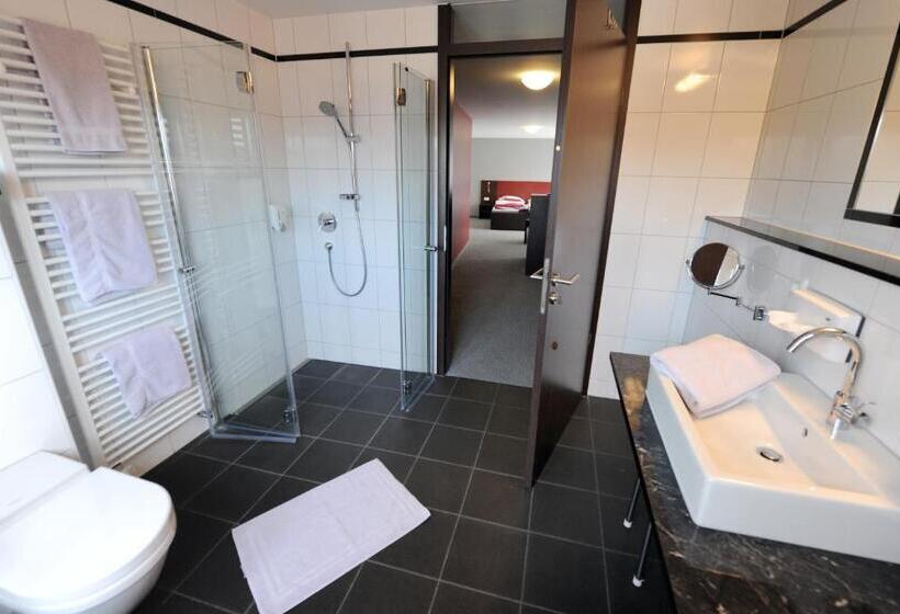 Номер Стандарт Трехместный, Landhotel Gasthof Krone