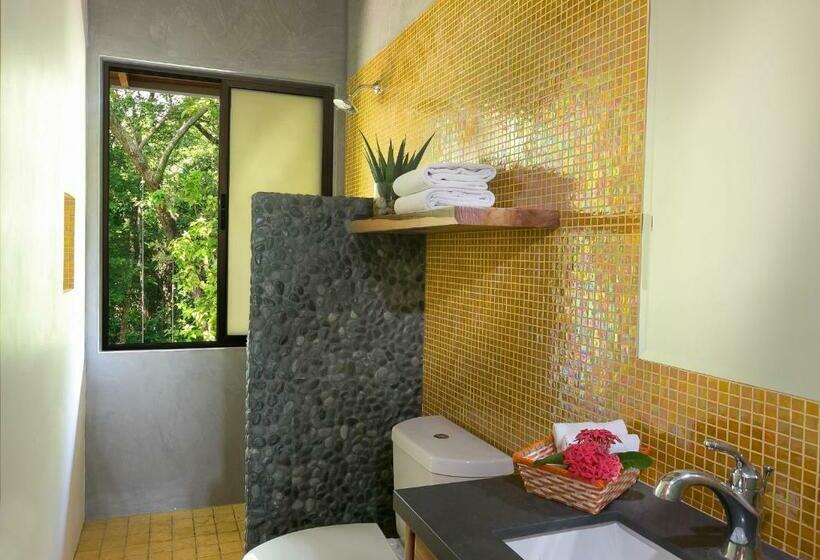 جناح, Olas Verdes