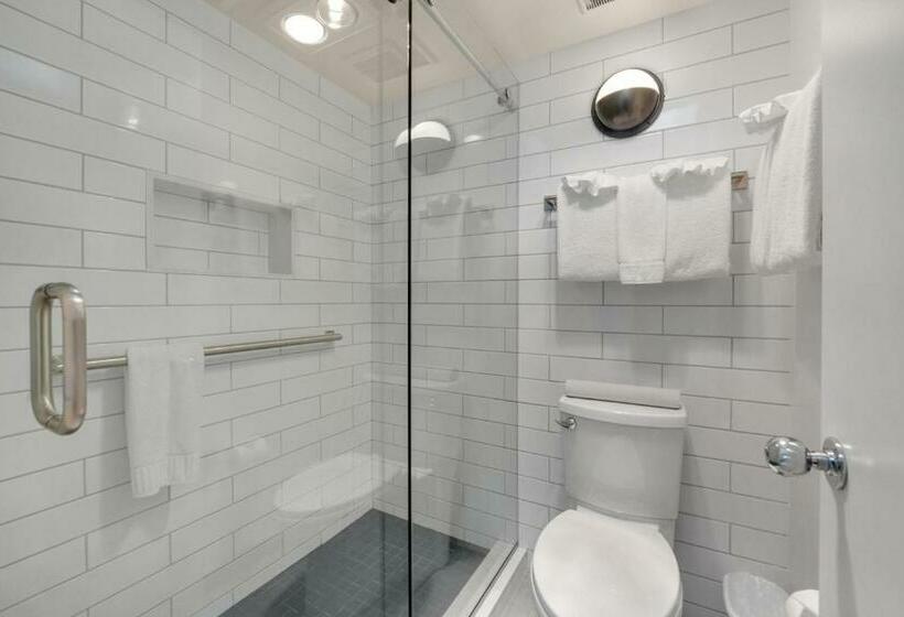 חדר קלאסי לשלושה, The Waves