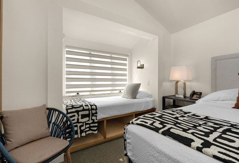 חדר סטנדרט, The Waves