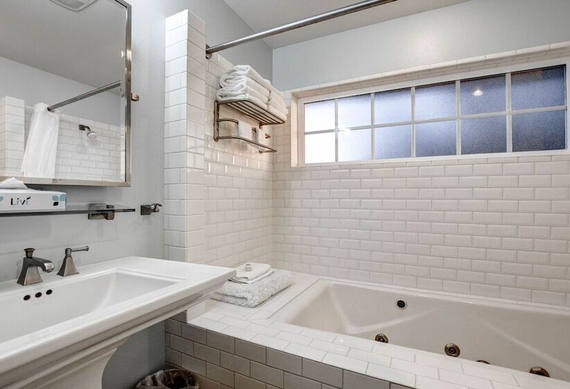 סוויטה נוף לים, The Waves