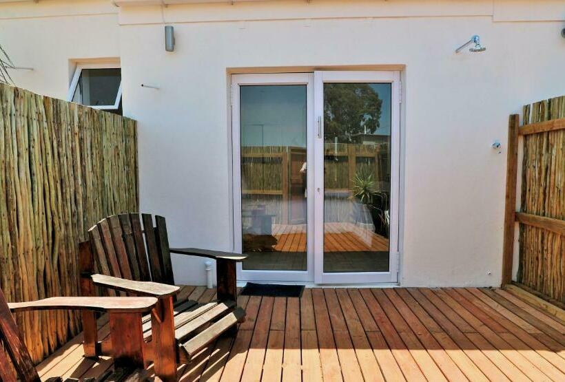 标准间, Thelab Robertson