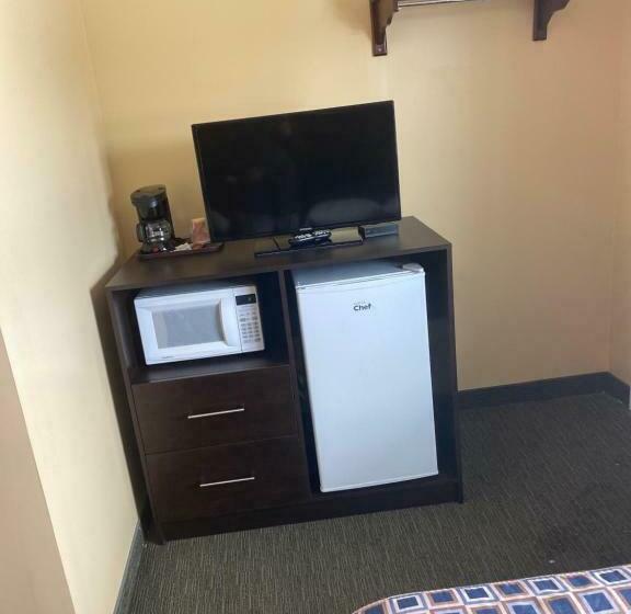 غرفه قياسيه سريرين مزدوجين, All Seasons Motel