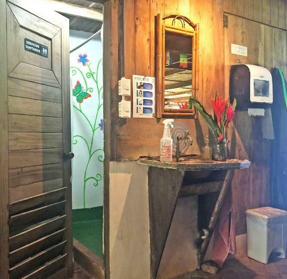 اتاق استاندارد با سرویس بهداشتی مشترک, Cascada Verde Hostel