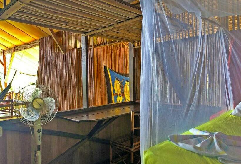 اتاق استاندارد با سرویس بهداشتی مشترک, Cascada Verde Hostel