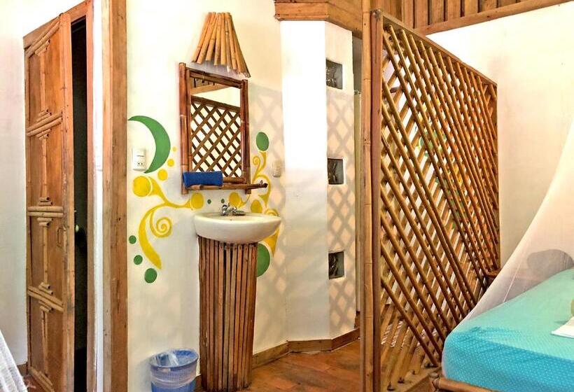 اتاق استاندارد سه نفره, Cascada Verde Hostel