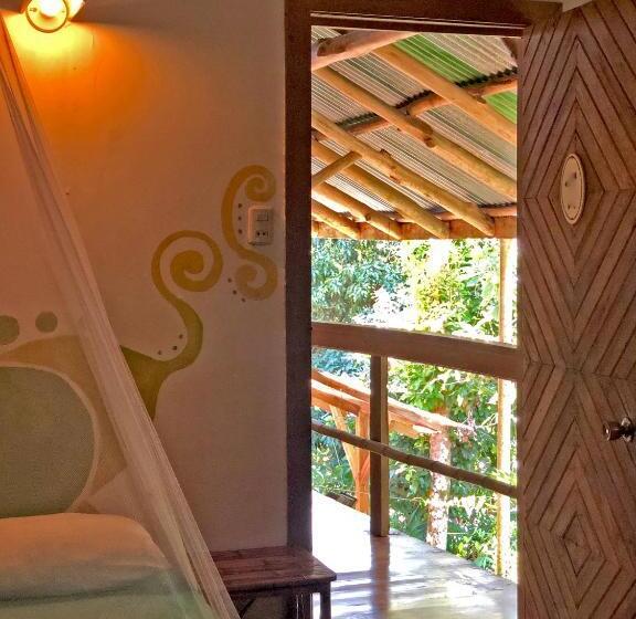 Quarto Triplo Estandar, Cascada Verde Hostel