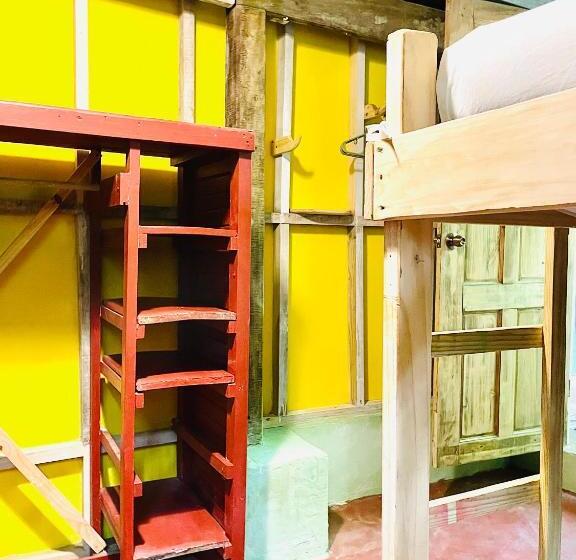 اتاق استاندارد سه نفره, Cascada Verde Hostel